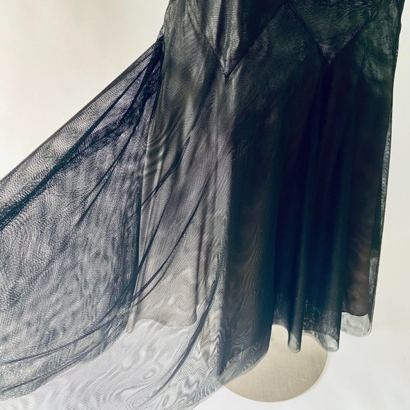 Unique 90s Vera Wang Black Tulle and Taffeta Gown - Picture 6 of 8